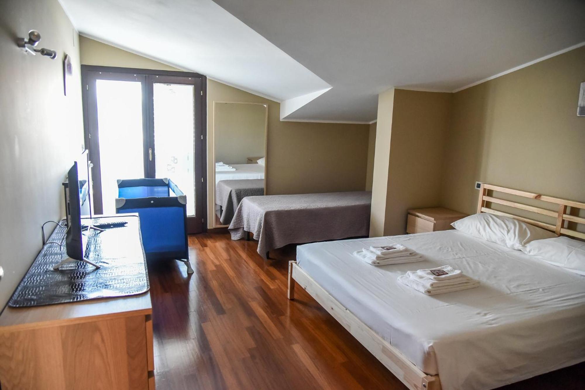 Attic Aries Apartment Montesilvano Bagian luar foto